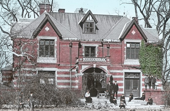 Children’s Museum opens at Pine Bank in Jamaica Plain in 1913. 