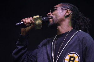 Snoop Dogg gets old school at Matthews