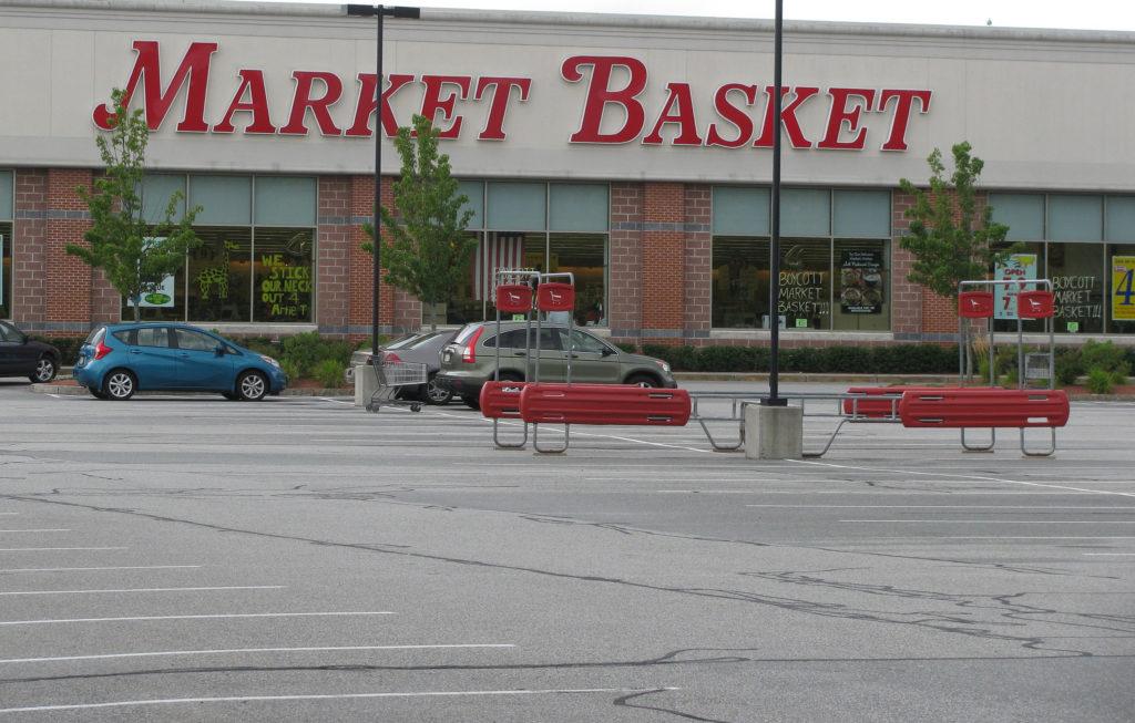 Market Basket disagreement reaches close