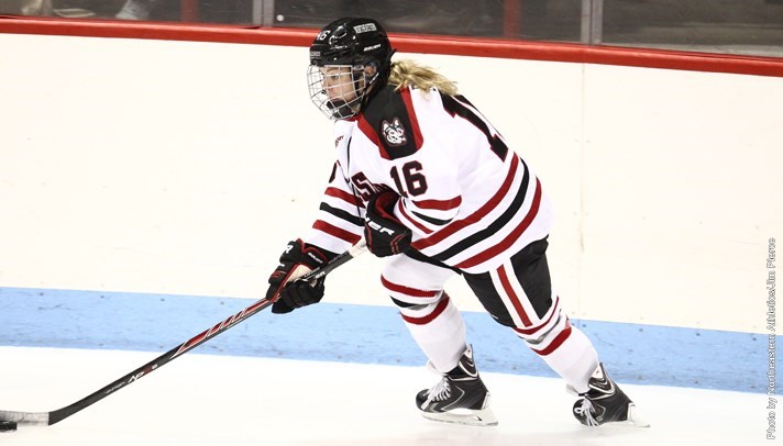 Women’s hockey splits games at Mercyhurst