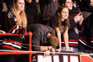 Hockey falls to Bentley, 2-3.
