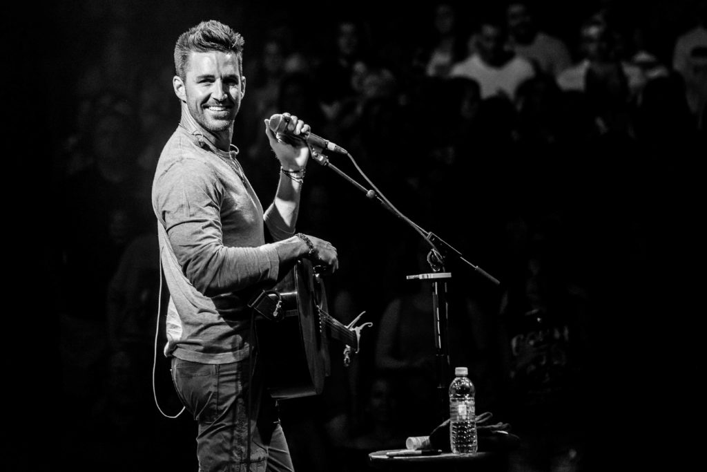  Jake Owen commented on how he enjoyed playing at the South Shore Music Circus in Cohasset, MA because of the intimate setting.