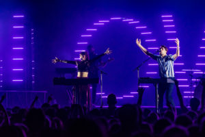 Oh Wonder, Jaymes Young wow sold-out crowd at House of Blues