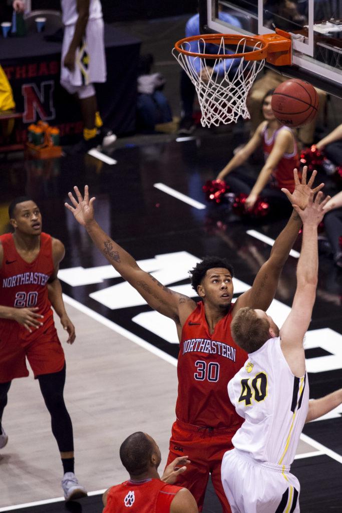 Men’s basketball starts season 2-0 thanks to balanced offense