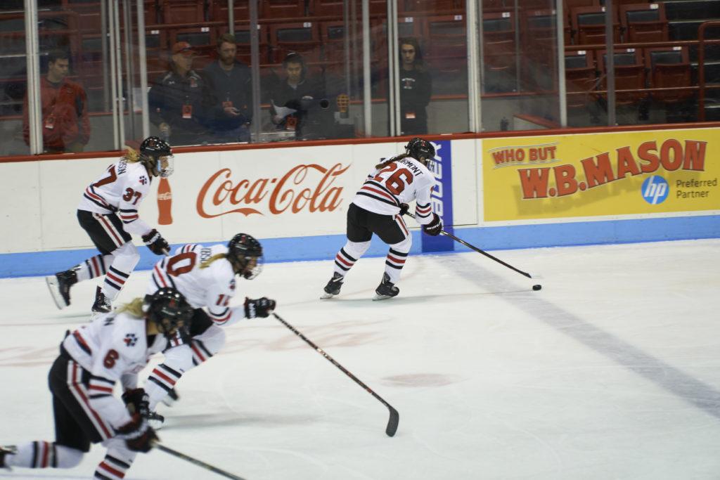 Women’s hockey splits weekend series against Maine