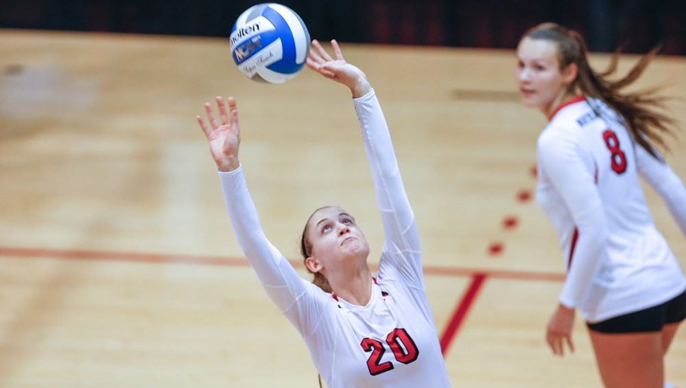 Volleyball ends regular season with loss to James Madison