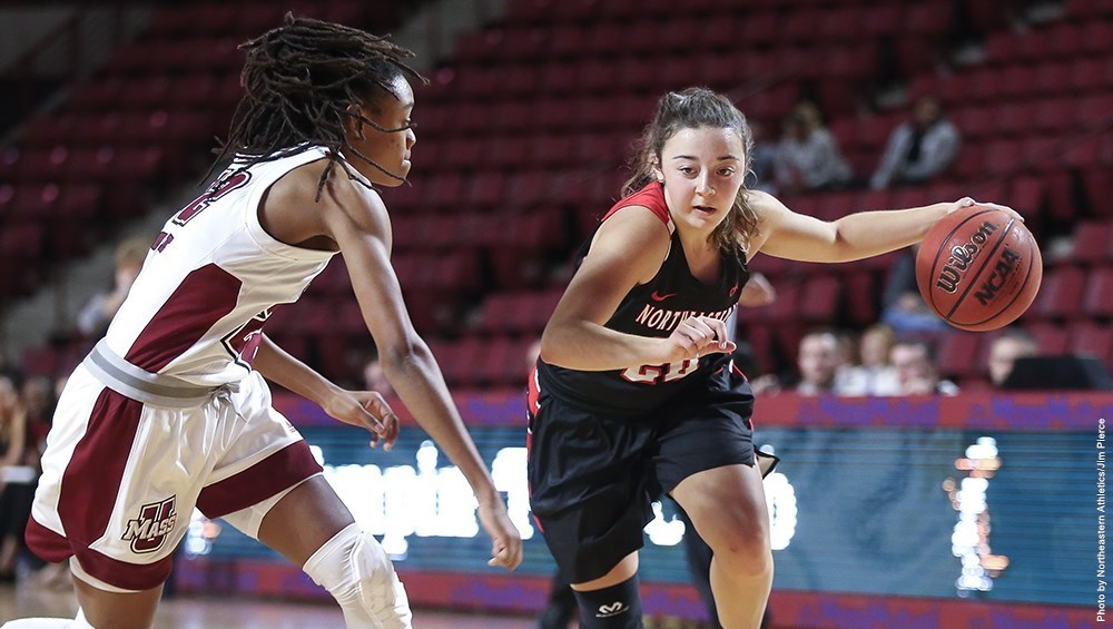 Womens basketball dominates Charleston