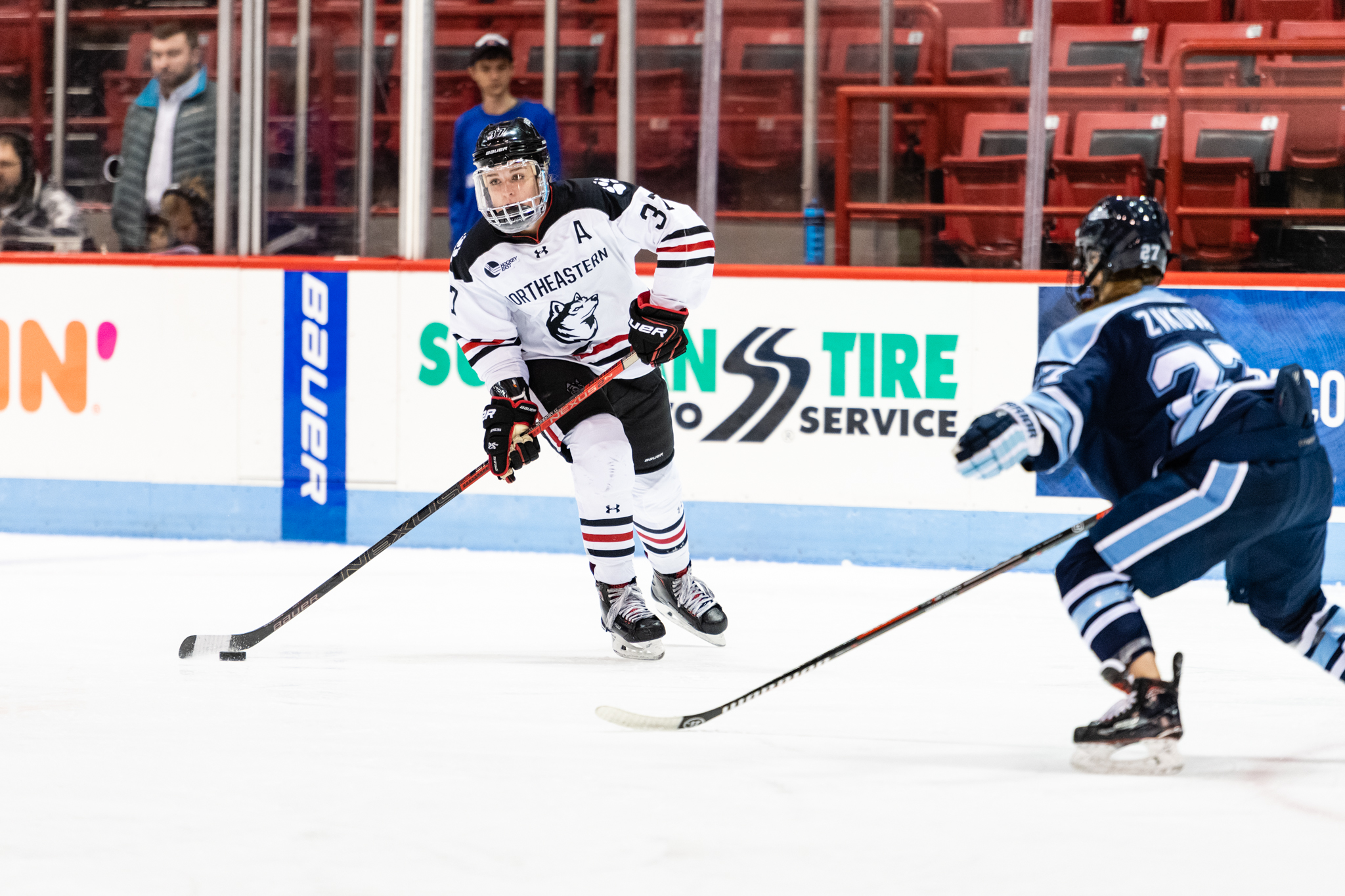 Women’s hockey extends win streak to seven games, runs away from Holy ...