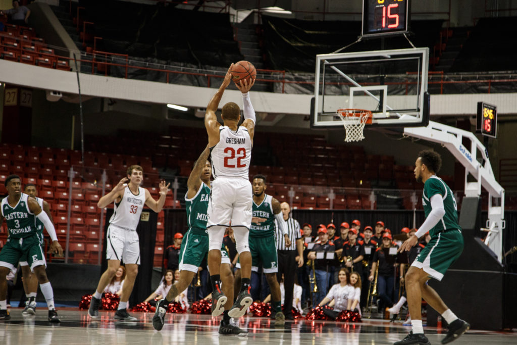 Shorthanded men’s basketball earns dominant wins over Bucknell, Eastern Michigan