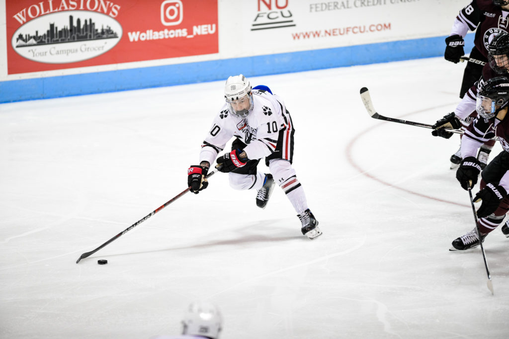 Men’s hockey destroys Merrimack 9-1, extends streak to five
