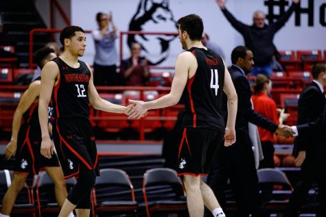 Men’s basketball wins 3rd straight in CAA, 72-60 over W&M