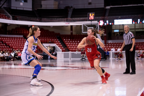 Women’s basketball loses in final seconds, gets swept by Hofstra