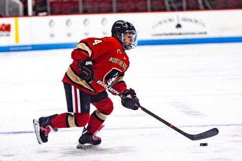 Women’s hockey beats Vermont 7-2 on the back of seven different scorers