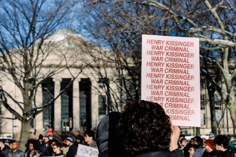 Met by protesters, Kissinger speaks at MIT on AI