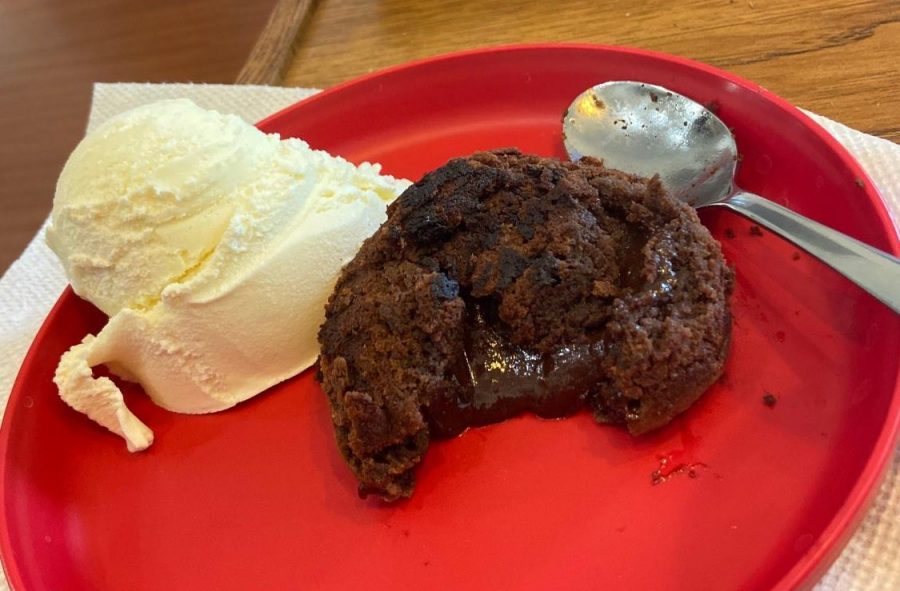 The final product of the chocolate lava cake that was baked in this article.