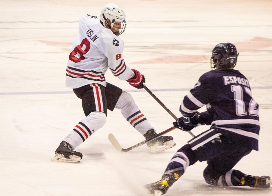 NU Mens hockey win against UNH 6-2 in the first game of the weekend, after a two-game losing streak 