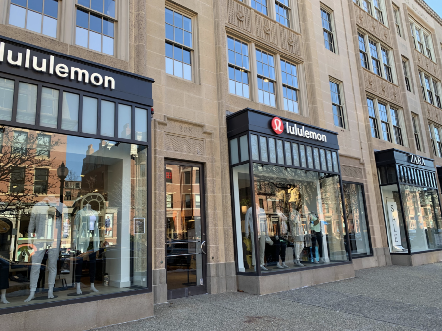 Lululemon deals draw thousands to Boston warehouse sale - The