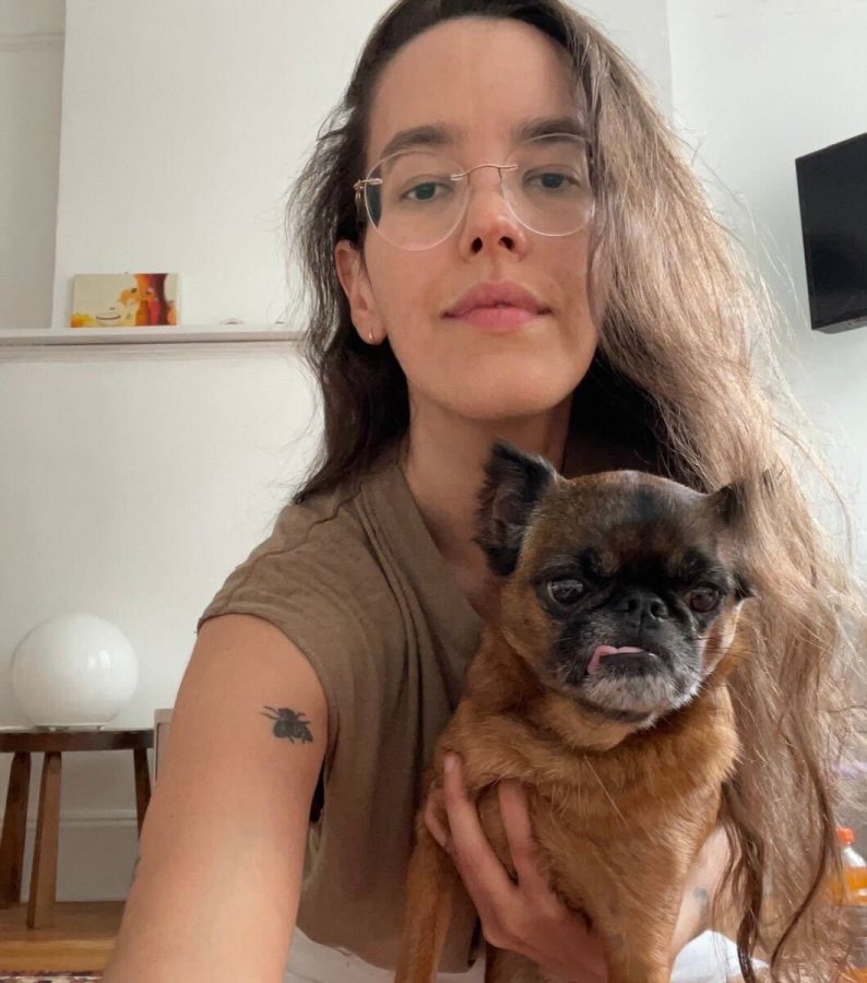 Gawker editor-in-chief Leah Finnegan poses at home with her dog. Finnegan spoke about the struggles she faced when the gossip site was abruptly shut down Feb. 1. Photo courtesy of Leah Finnegan.