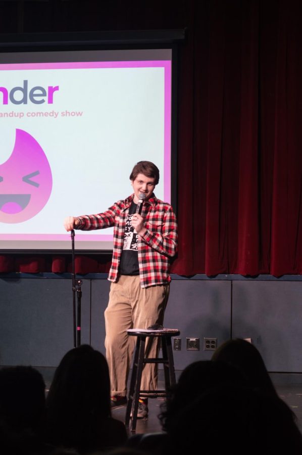Jacob Kline shares how he tries to make his Tinder bio overtly masculine, but his friends know that’s not him. Even that night, he said he’d dressed like “John Mulaney and Weird Al Yankovic had a bisexual child.”
