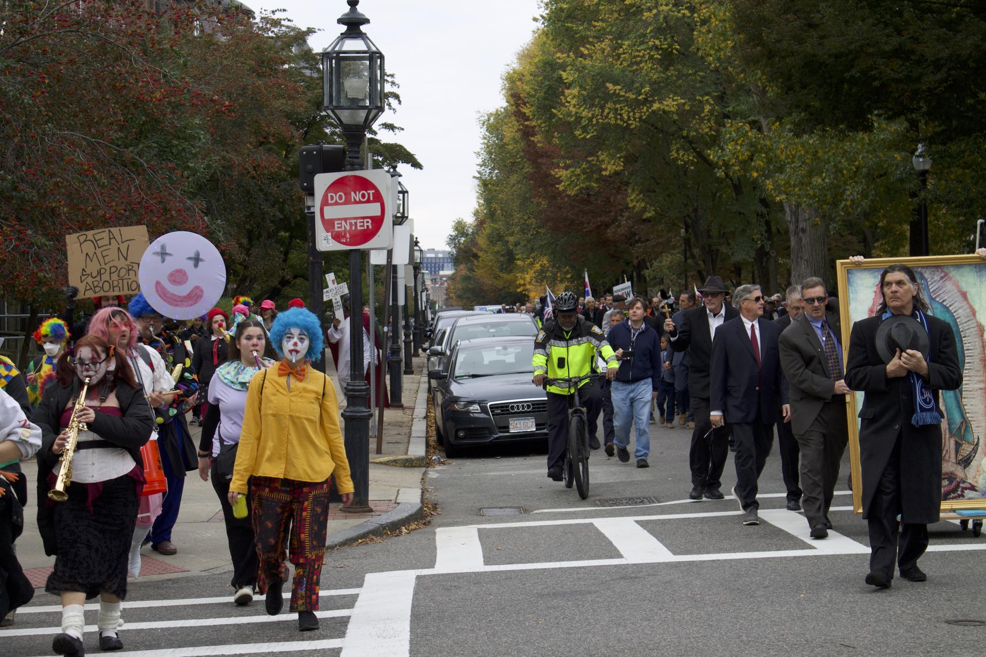 波士顿小丑游行抗议反堕胎示威
