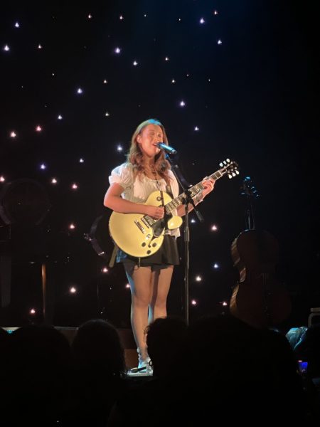 Laufey performs songs influenced by jazz, classical and pop genres. She played several of her viral songs, including Fragile and From the Start to the delight of the crowd.