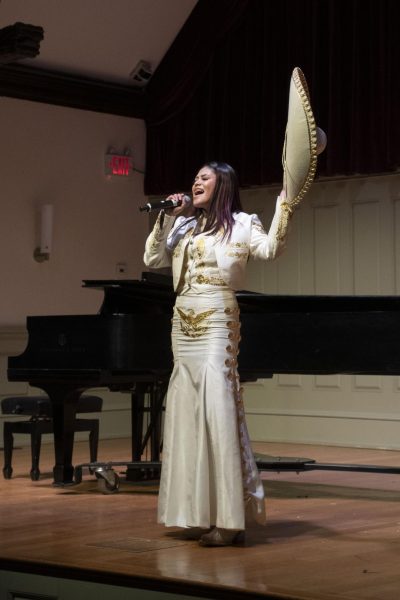 Jennifer Diaz performs La Malagueña, a mariachi song by Miguel Aceves Mejía. Diaz dedicated the performance to her grandma.
