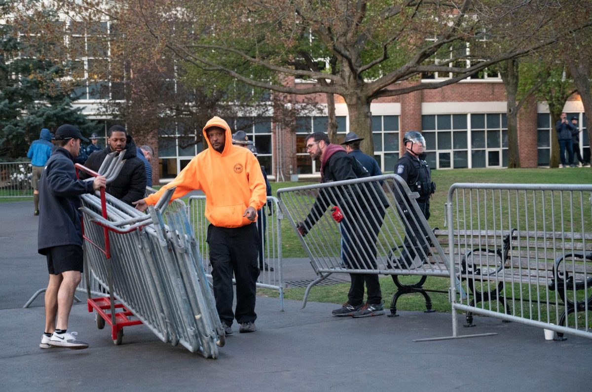 Movers from Olympia construct a barricade around Centennial. At the same time, police began to remove the protesters' barricade.