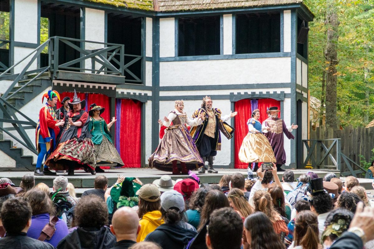  Actors playing King Richard and Queen Anne perform “Wedding Bell Blues.” The comedy musical contained two acts with a two-hour break for audience members to explore the fair.