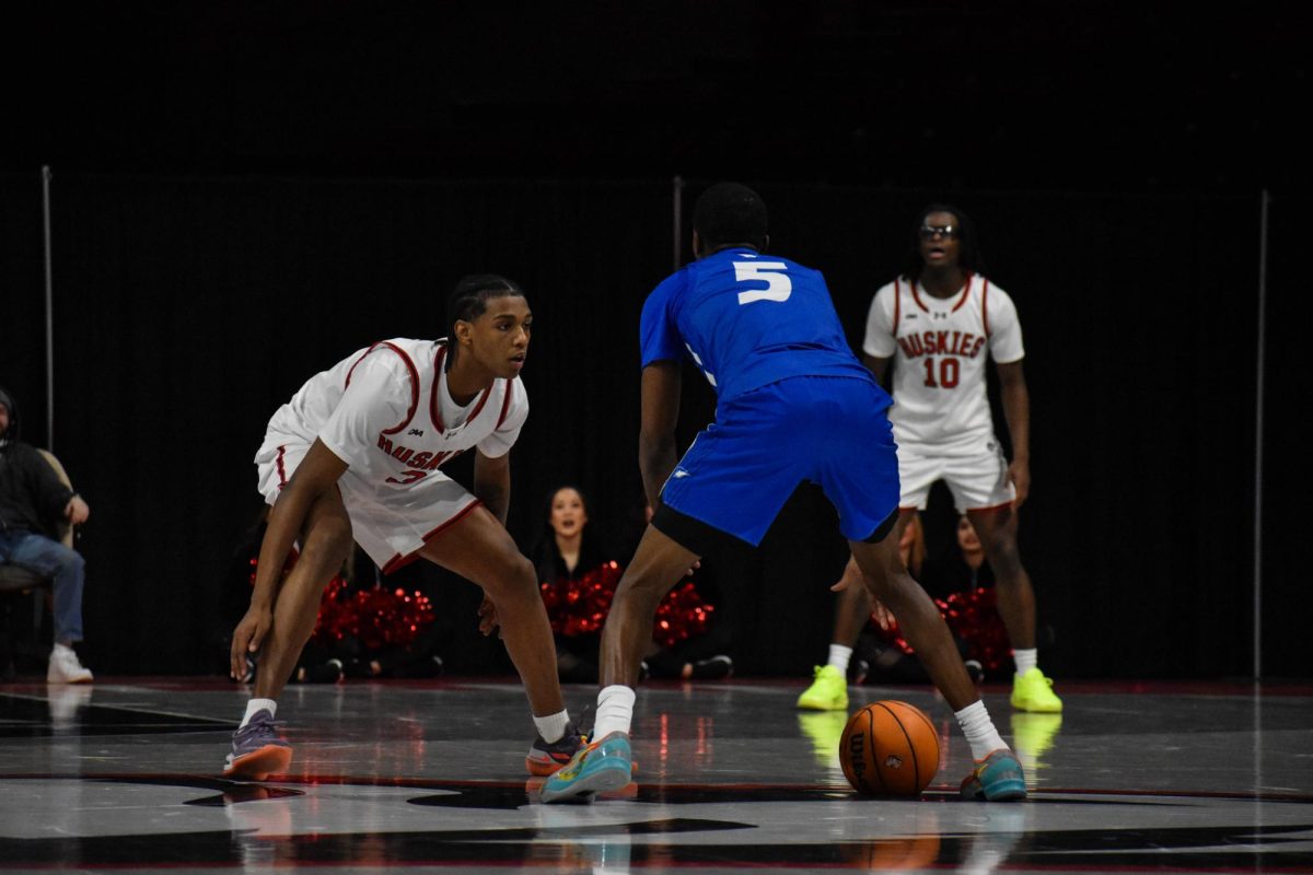 Northeastern men's basketball faces off against the Hofstra Pride Jan. 4. Northeastern was unable to catch up with Hofstra, the game ending in a loss, 37-55.