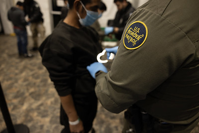 A U.S. Border Patrol officer holds a pair of handcuffs as illegal immigrants are deported Jan. 23. Trump issued an executive order Jan. 20 to end birthright citizenship for certain children of immigrants. Photo courtesy Robert Cano, U.S. Custom's and Border Protection.